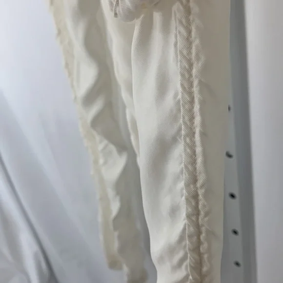 Johnny Was Pete & Greta Cargo Pants. - Picture 6 of 11